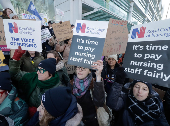 RCN members holding placards that read "It's time to pay nursing staff fairly"