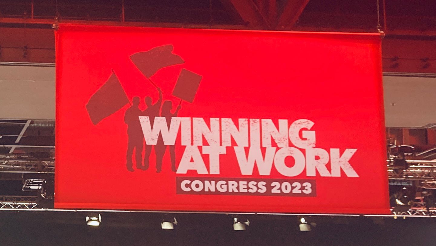 A red screen which reads "WINNING AT WORK CONGRESS 2023"